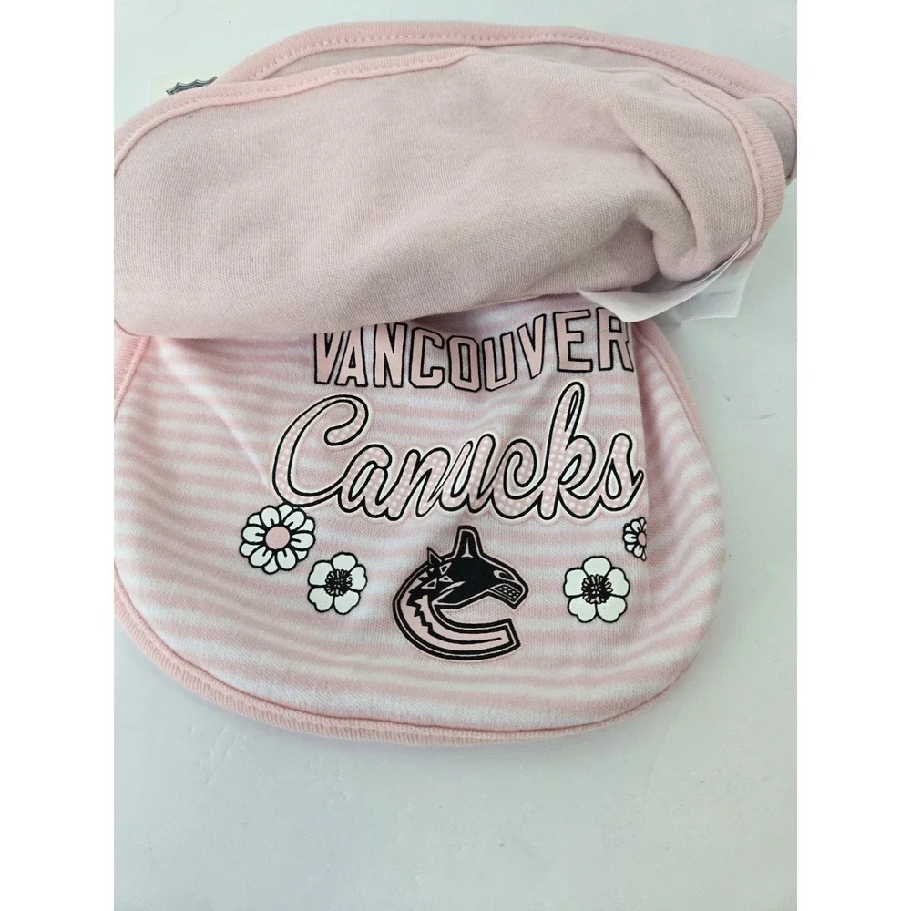 NHL Baby 3 piece Bib Set‎ NEW Vancouver Canucks pink green